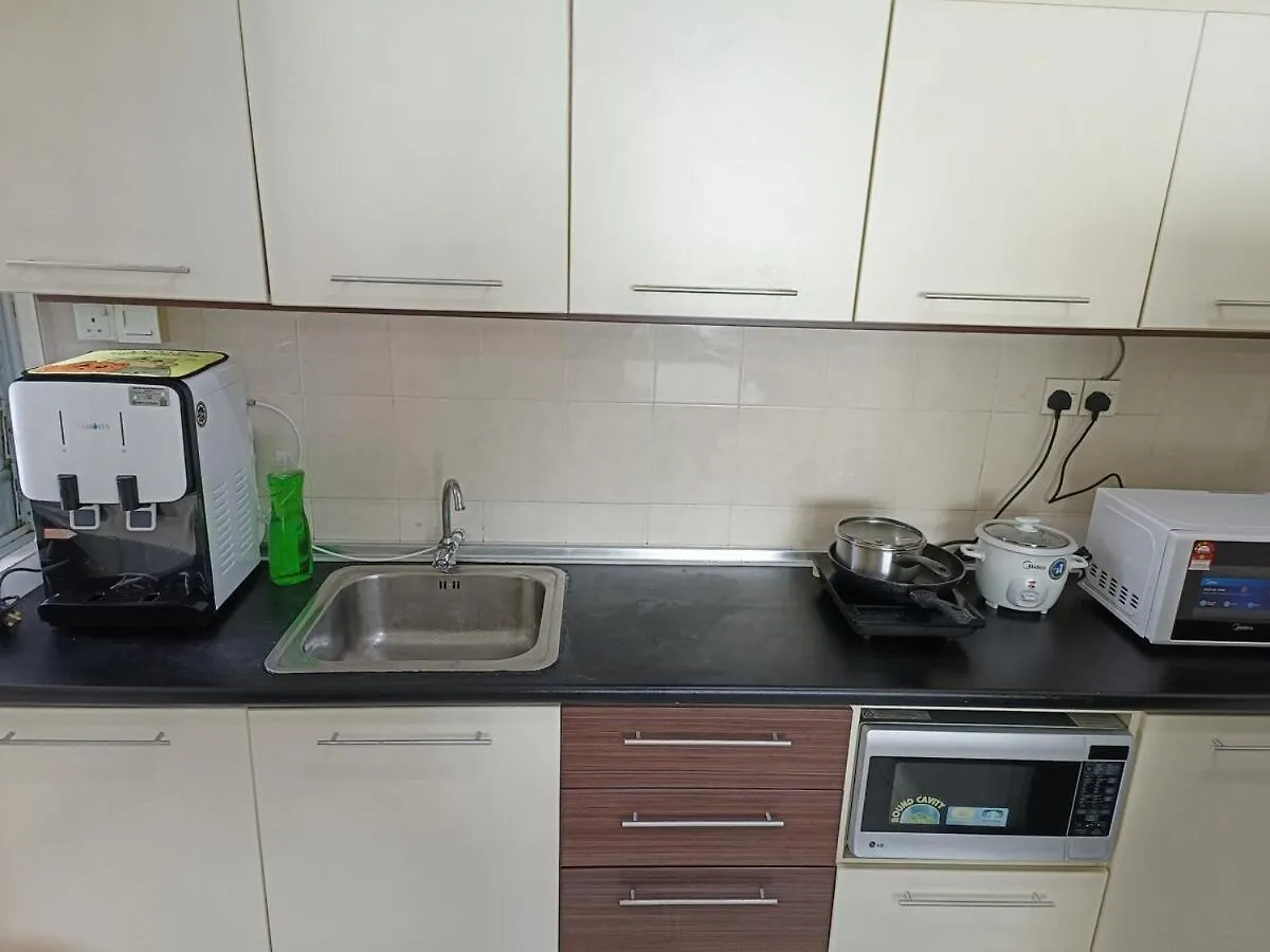 Apartment E-Tiara Apt King Size Bed 1-7Pax Lrt Ysw Homes Subang Jaya