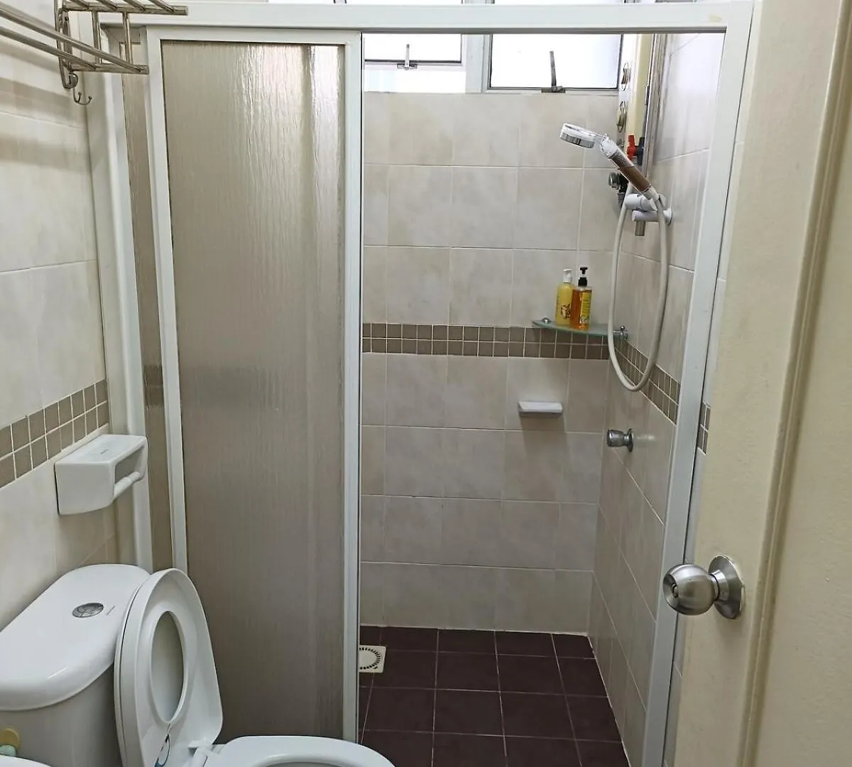 E-Tiara Apt King Size Bed 1-7Pax Lrt Ysw Homes Subang Jaya Apartment