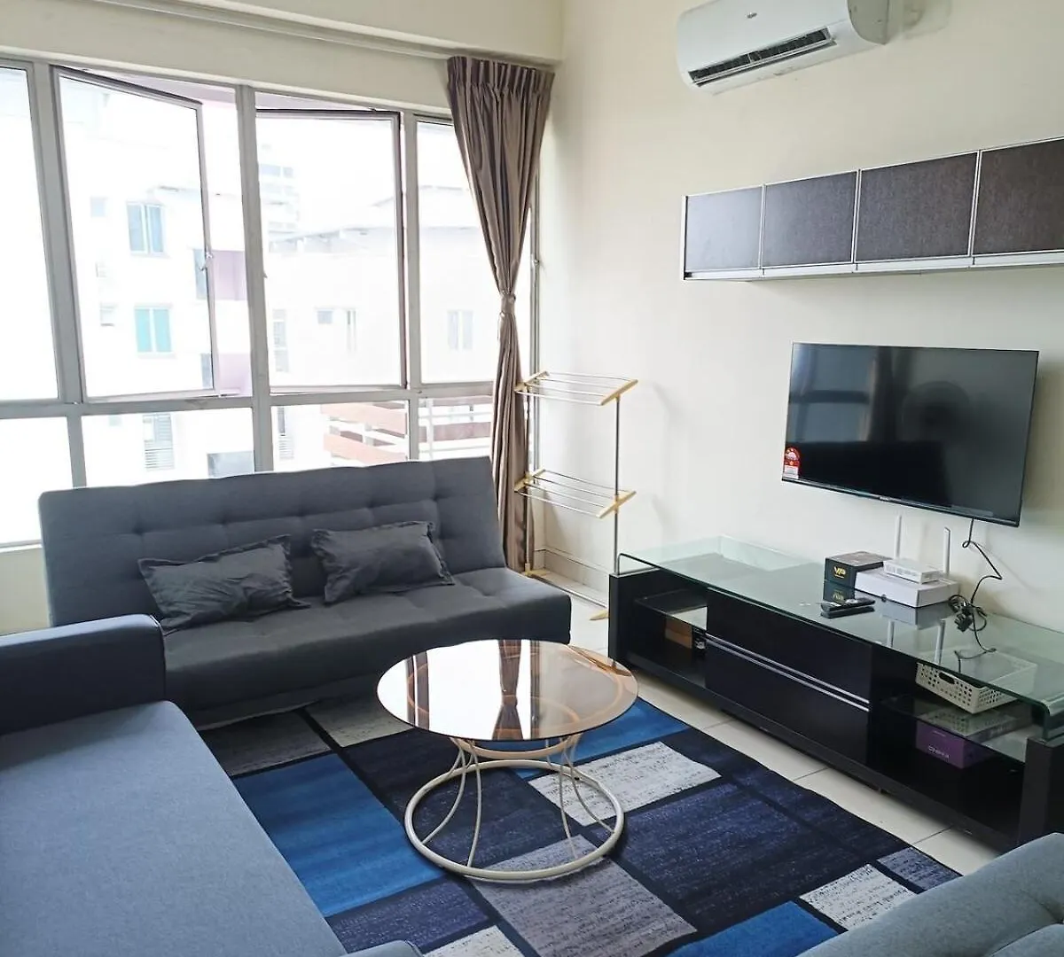 E-Tiara Apt King Size Bed 1-7Pax Lrt Ysw Homes Subang Jaya Apartment