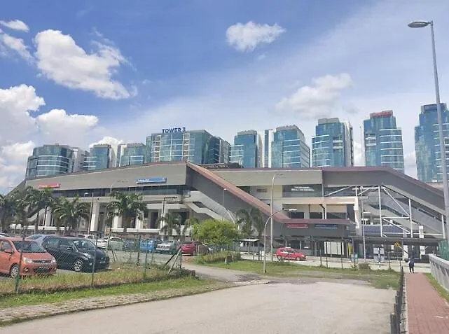 Apartment E-Tiara Apt King Size Bed 1-7Pax Lrt Ysw Homes Subang Jaya