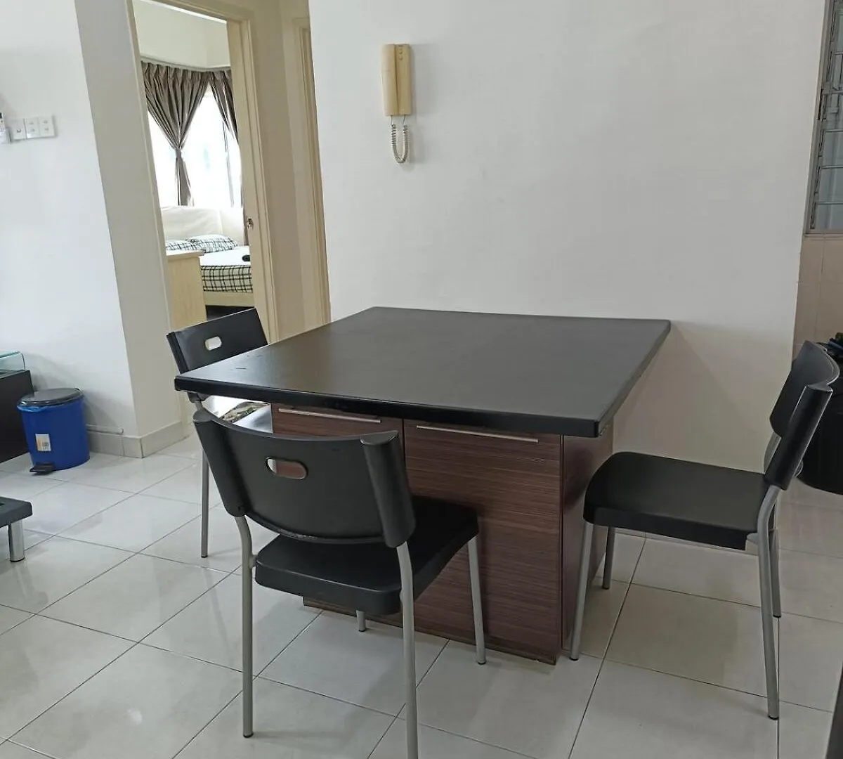 E-Tiara Apt King Size Bed 1-7Pax Lrt Ysw Homes Subang Jaya 0*,